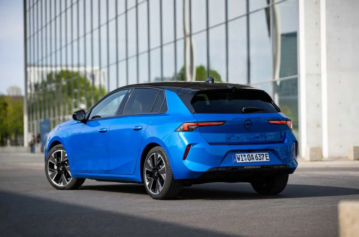 Opel Astra e: batteria al 100%, in arrivo anche la station wagon  (37)