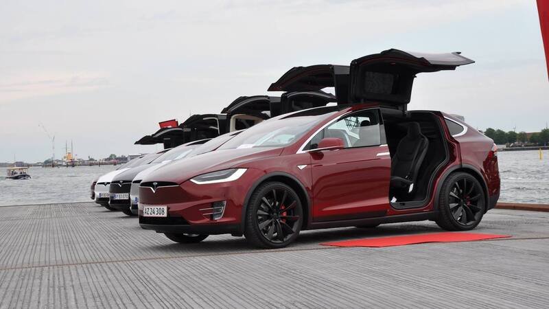 Tesla Model X: iniziate le consegne anche in Europa