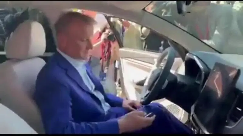 Lada Aura, che figuraccia, al debutto l'auto non si accende, il Presidente rinuncia [VIDEO]