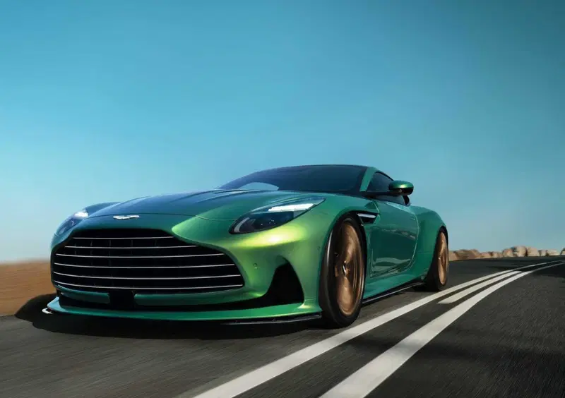 Aston Martin DB12 (2023-->>) (3)