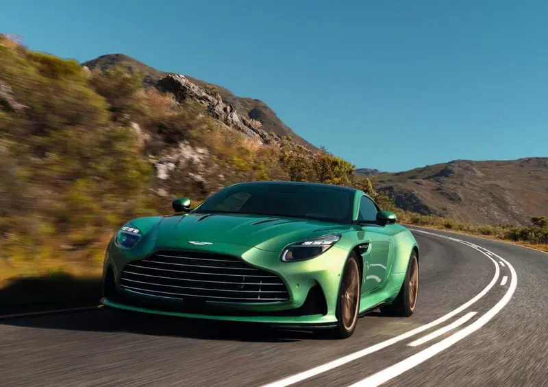 Aston Martin DB12 (2023-->>) (4)