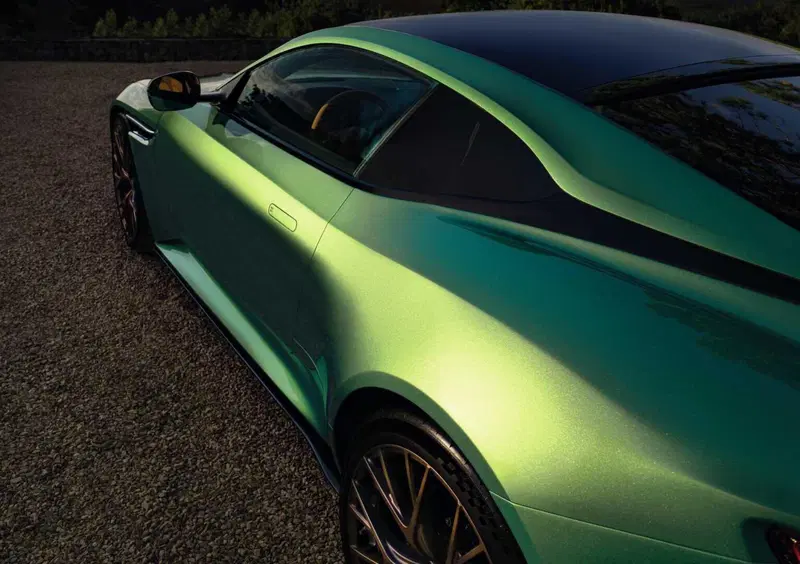 Aston Martin DB12 (2023-->>) (21)