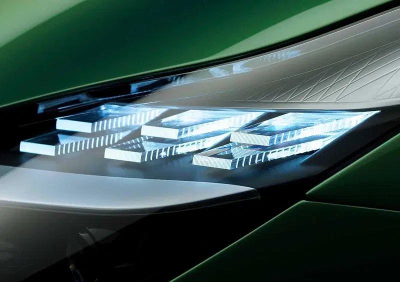 Aston Martin DB12 (2023-->>) (24)