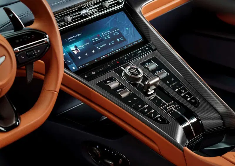 Aston Martin DB12 (2023-->>) (27)