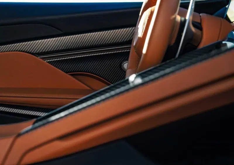 Aston Martin DB12 (2023-->>) (28)
