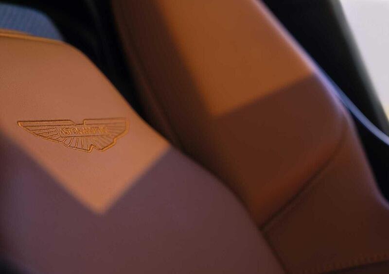 Aston Martin DB12 (2023-->>) (29)