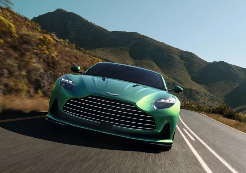 Aston Martin DB12 (2023-->>) (8)
