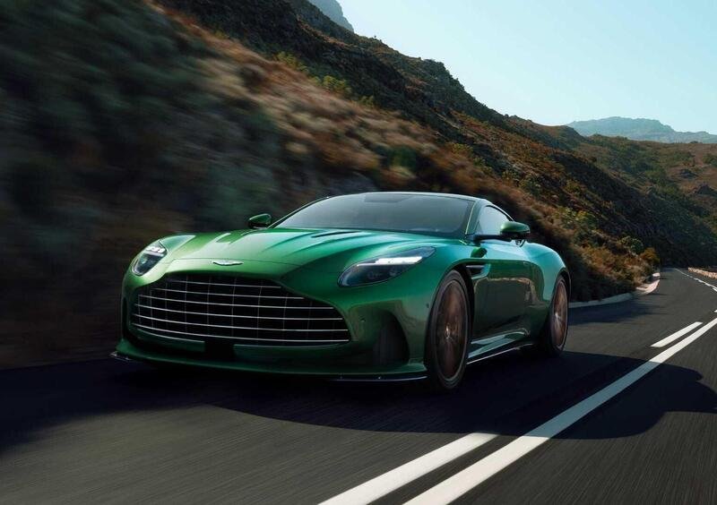 Aston Martin DB12 (2023->>) (5)