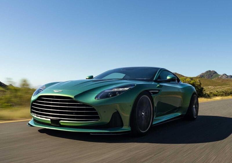Aston Martin DB12 (2023-->>) (6)