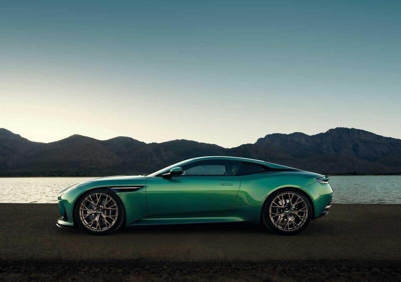 Aston Martin DB12 (2023-->>) (16)