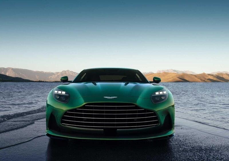 Aston Martin DB12 (2023-->>) (13)