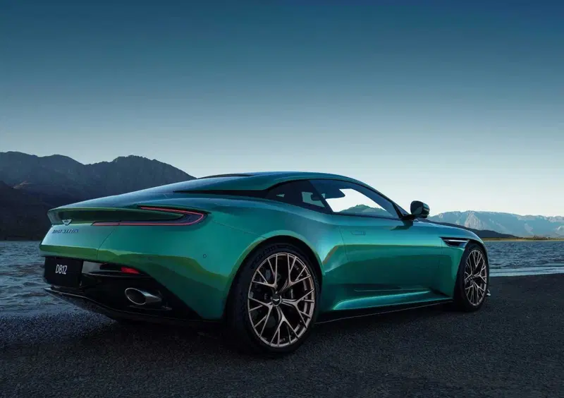 Aston Martin DB12 (2023-->>) (15)