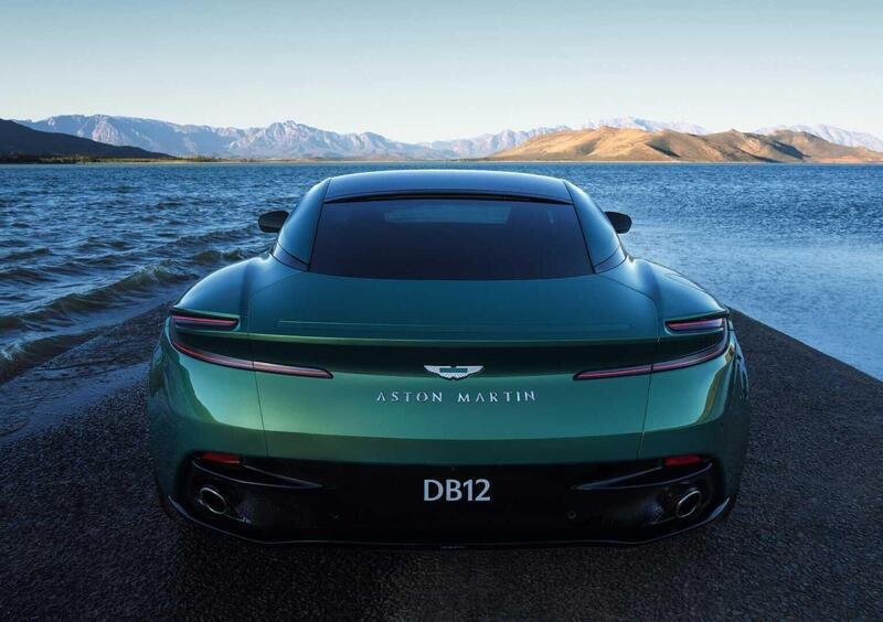 Aston Martin DB12 (2023-->>) (14)