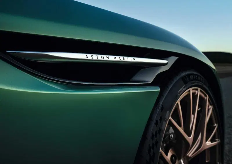 Aston Martin DB12 (2023-->>) (22)