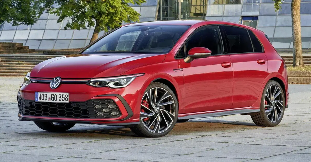 Volkswagen Golf, addio al cambio manuale, arriva l'Euro 7