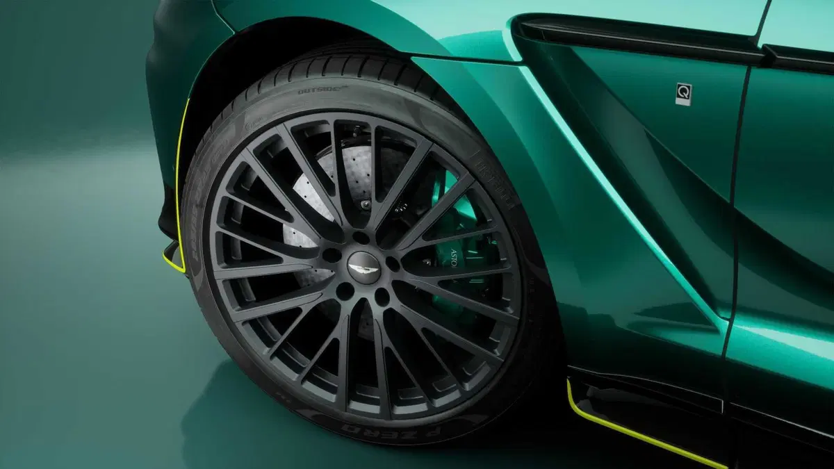 Aston Martin DBX DBX707 AMR23 Edition (7)