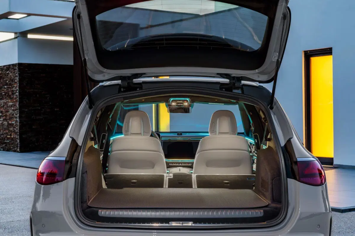 Mercedes Classe E Station Wagon 2023: il lusso familiare  (3)
