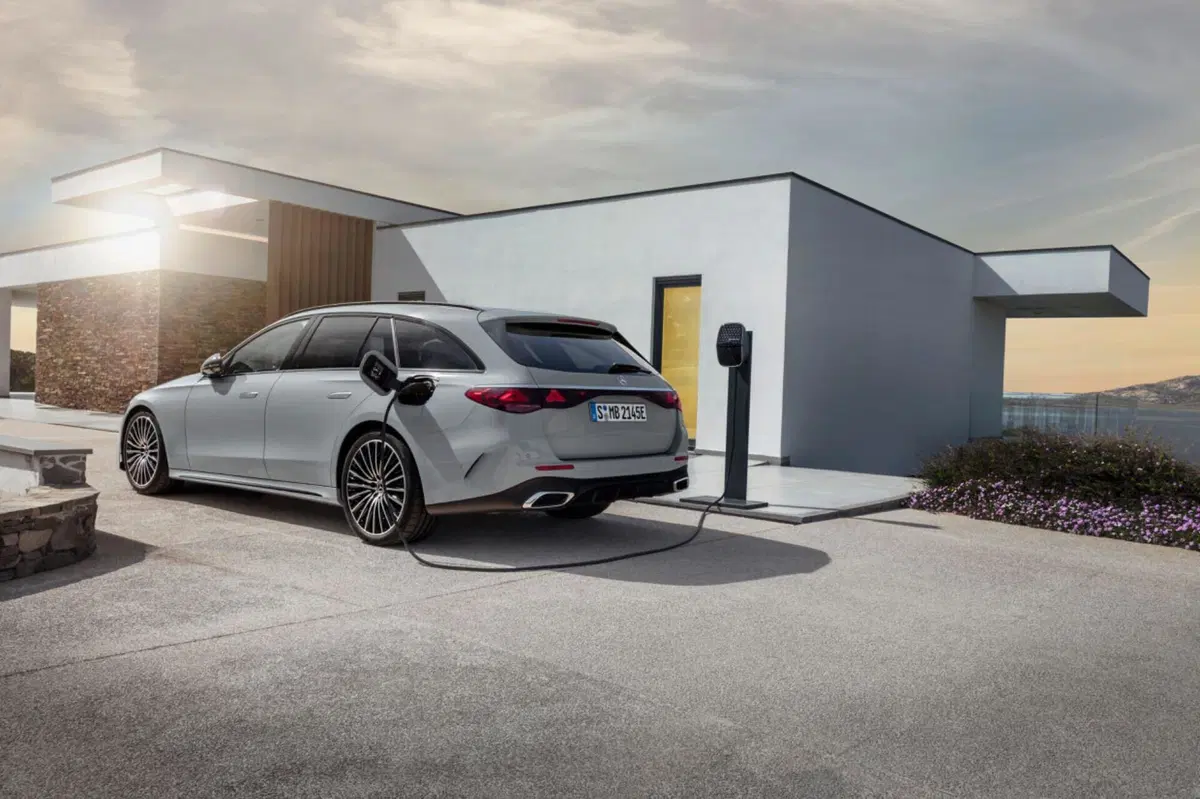Mercedes Classe E Station Wagon 2023: il lusso familiare  (4)