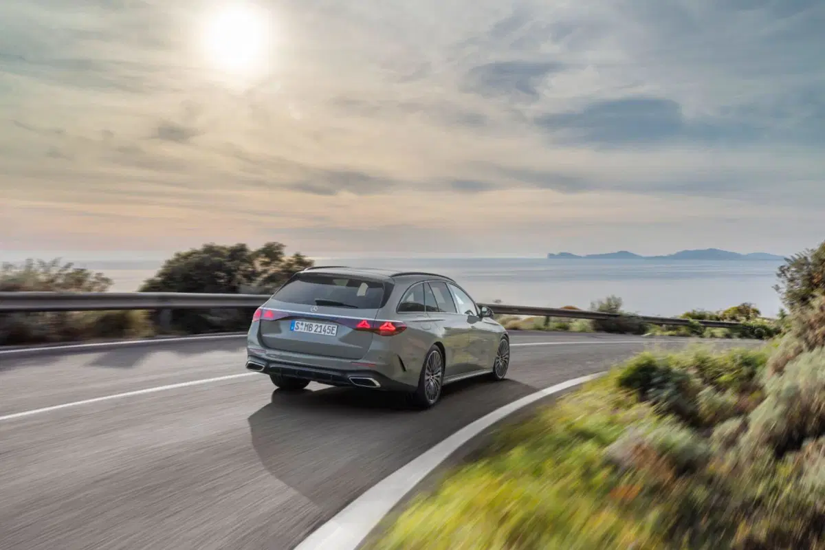 Mercedes Classe E Station Wagon 2023: il lusso familiare  (5)