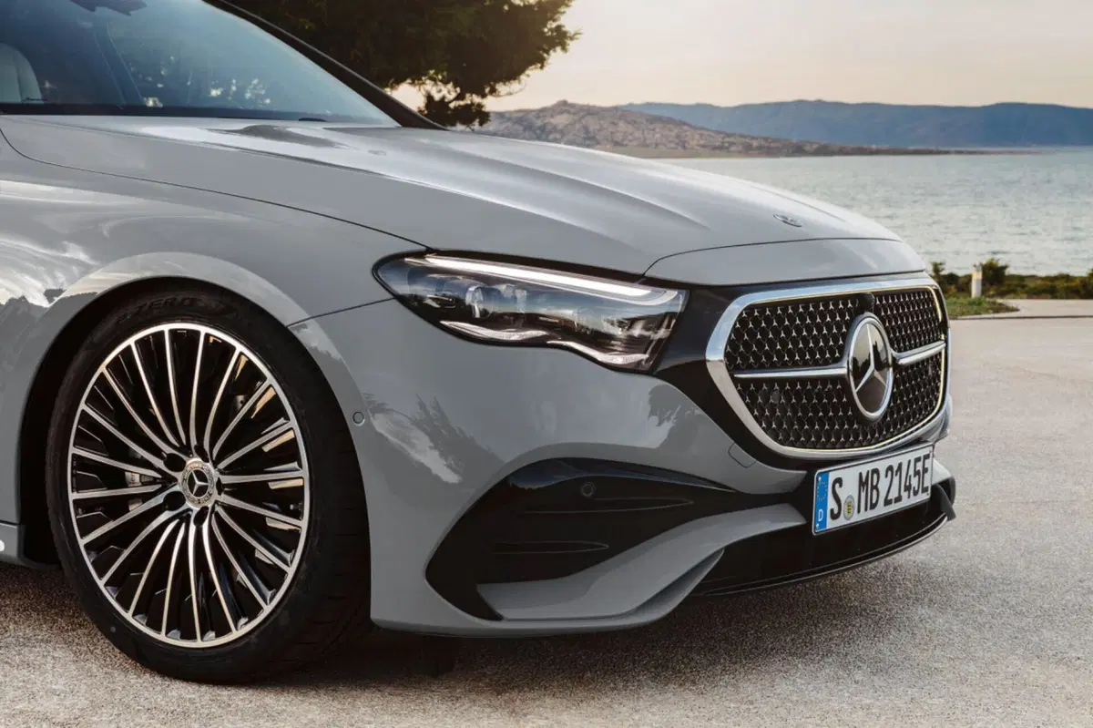 Mercedes Classe E Station Wagon 2023: il lusso familiare  (11)