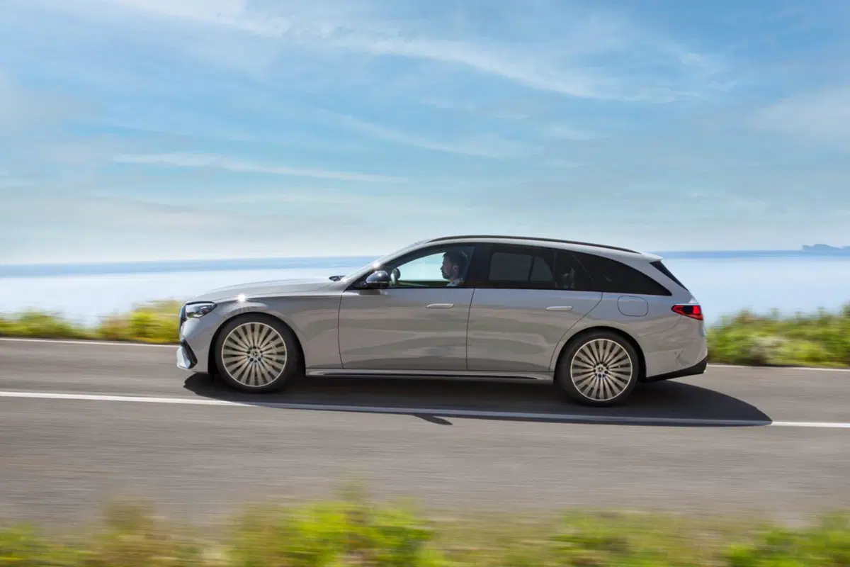 Mercedes Classe E Station Wagon 2023: il lusso familiare  (14)