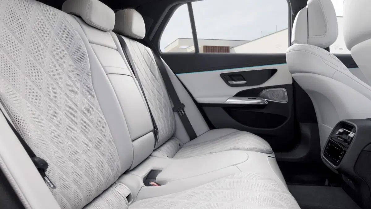 Mercedes Classe E Station Wagon 2023: il lusso familiare  (15)