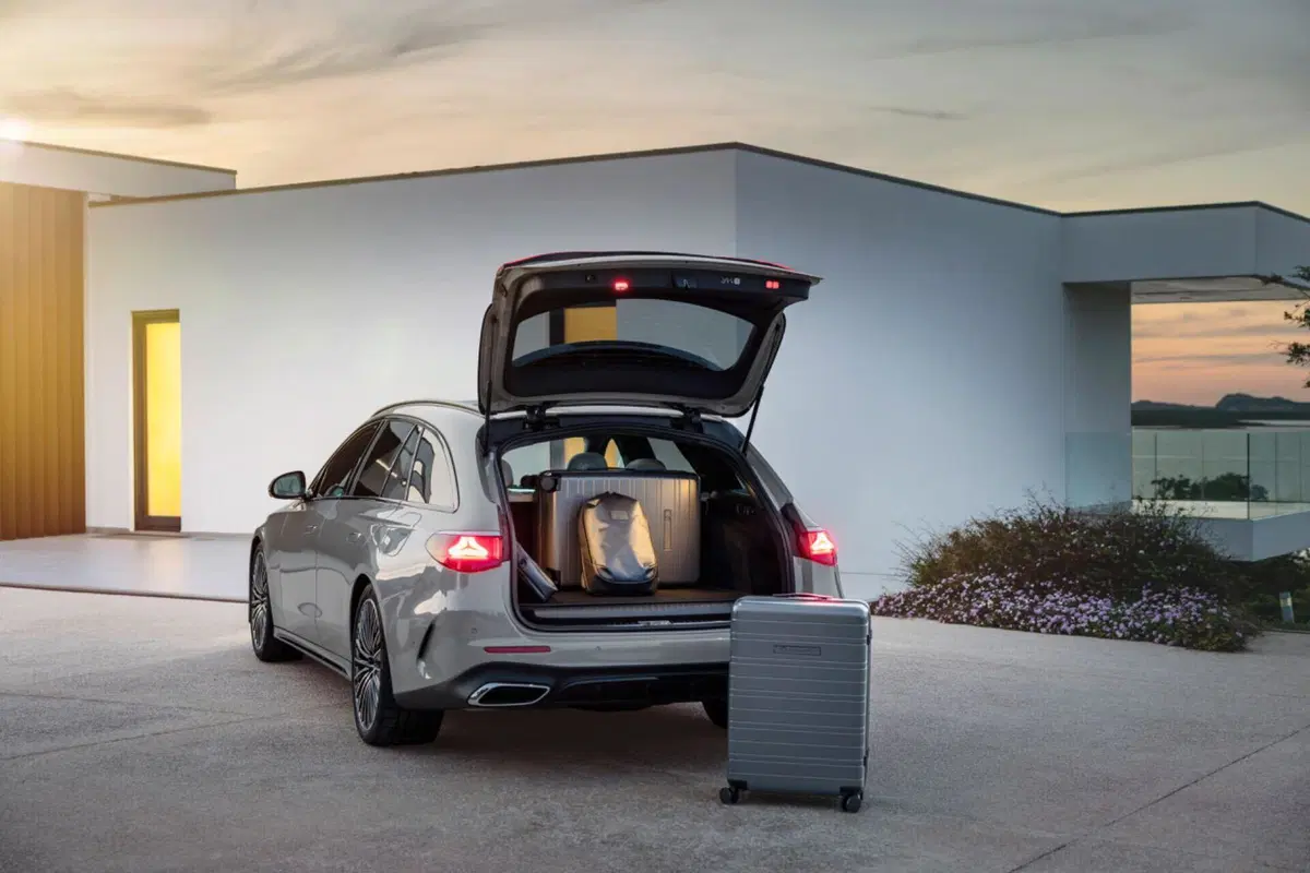 Mercedes Classe E Station Wagon 2023: il lusso familiare  (17)