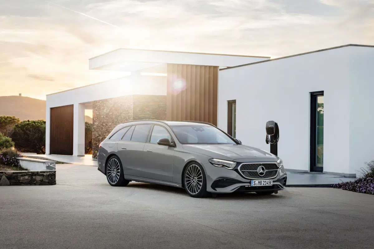 Mercedes Classe E Station Wagon 2023: il lusso familiare  (19)