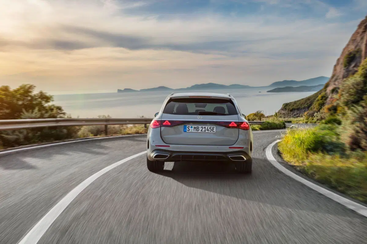 Mercedes Classe E Station Wagon 2023: il lusso familiare  (21)