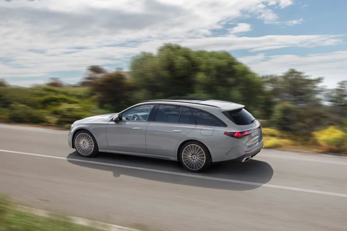 Mercedes Classe E Station Wagon 2023: il lusso familiare  (23)