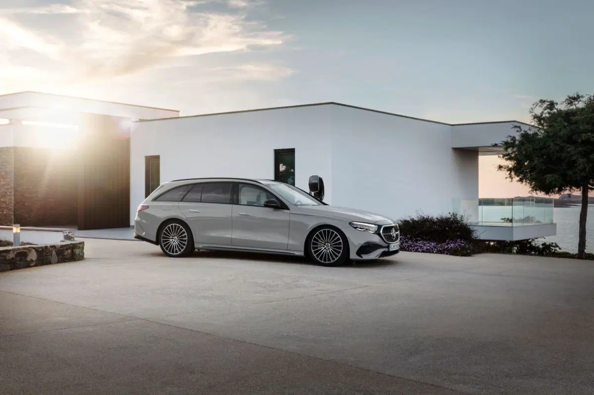 Mercedes Classe E Station Wagon 2023: il lusso familiare  (24)