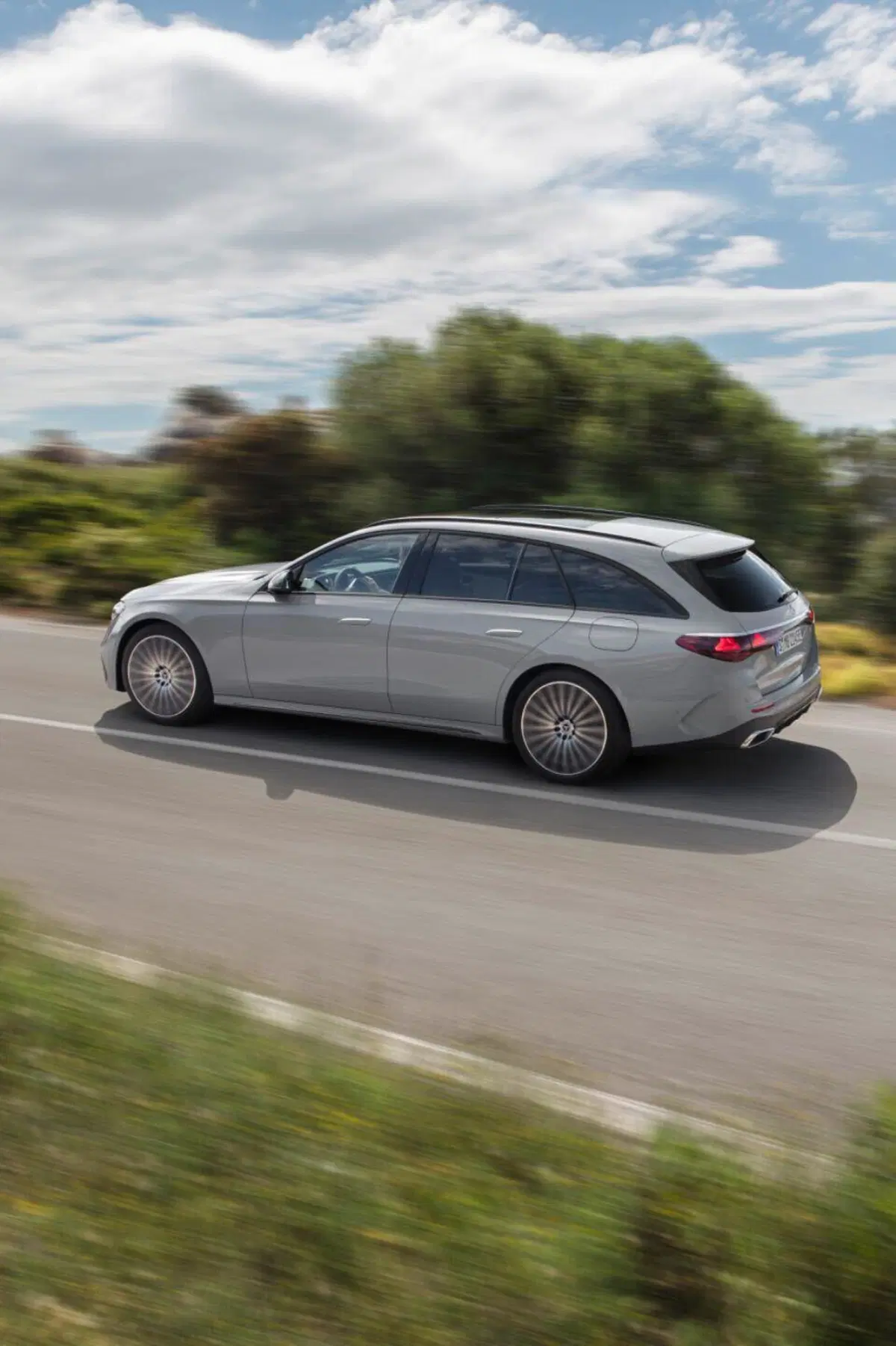 Mercedes Classe E Station Wagon 2023: il lusso familiare  (25)
