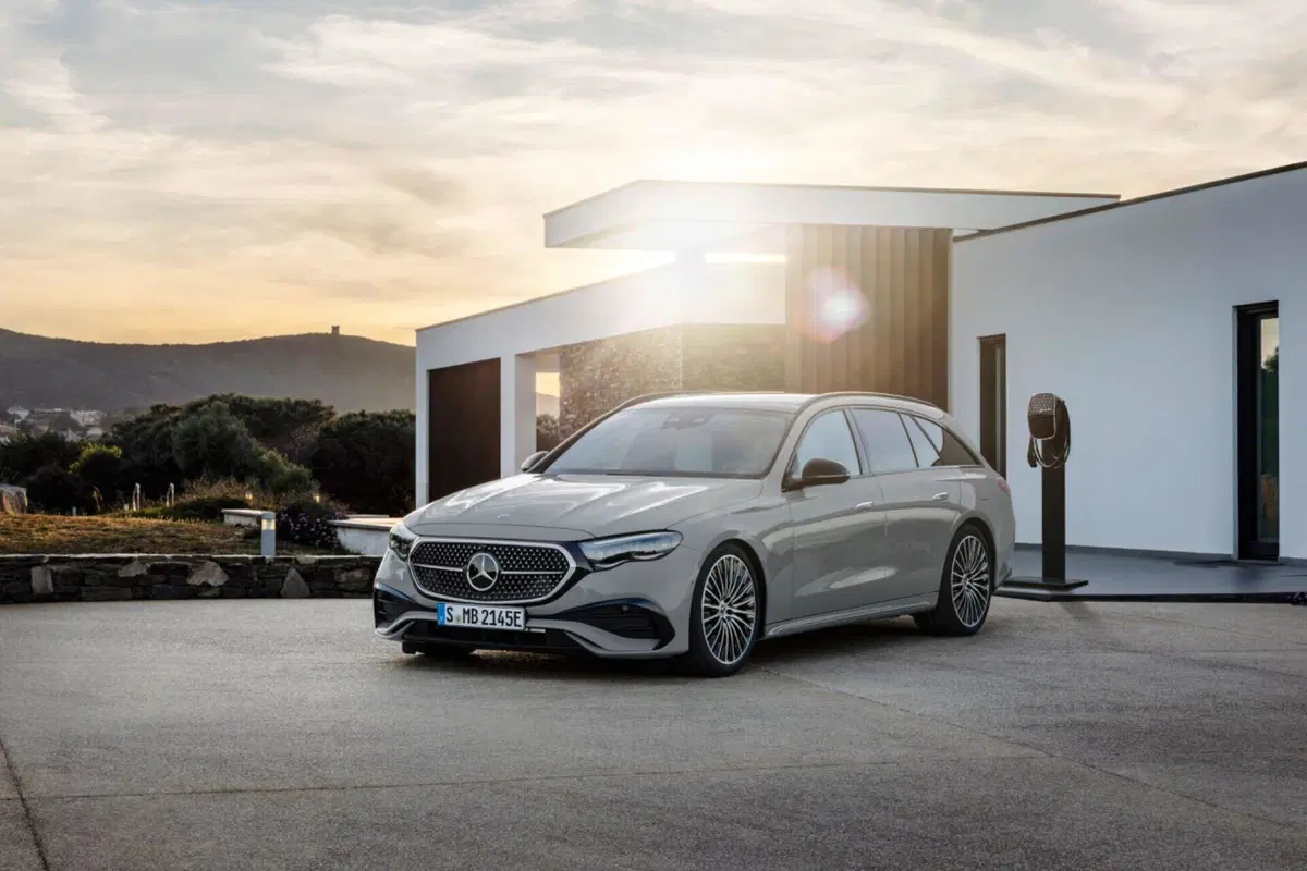 Mercedes Classe E Station Wagon 2023: il lusso familiare  (28)