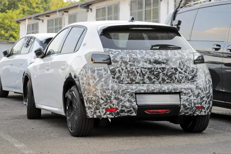 Posteriore Peugeot 208 facelift