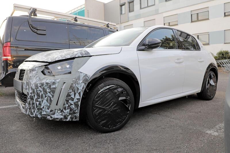 Peugeot 208: il nuovo facelift &egrave; in arrivo nel 2024 [Foto Spia]