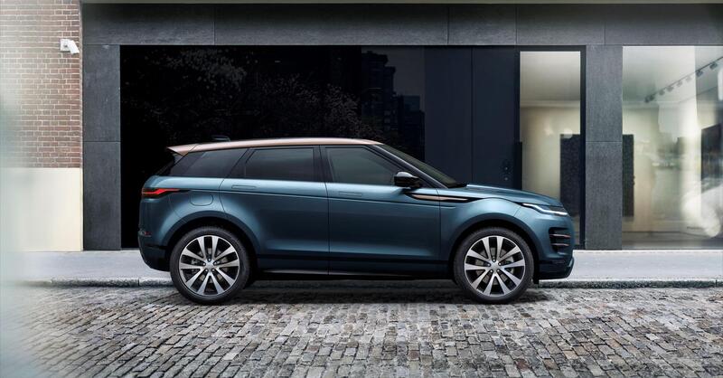 Range Rover Evoque 2023, arriva il restyling e molta tecnologia nell&#039;abitacolo