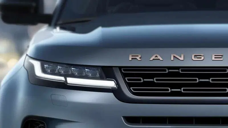 Range Rover Evoque 2023, arriva il restyling e molta tecnologia nell'abitacolo