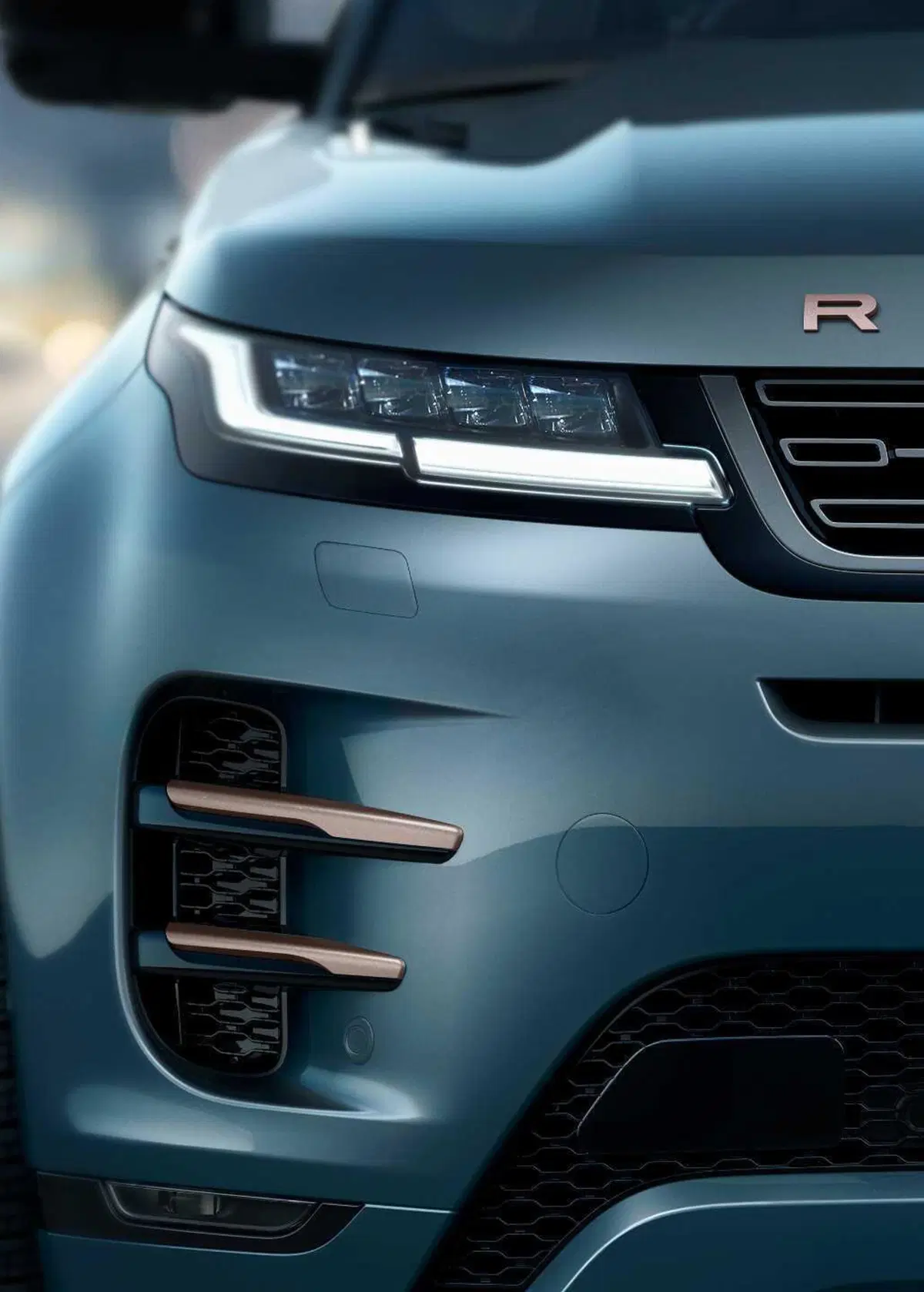 Range Rover Evoque 2023, arriva il restyling e molta tecnologia nell'abitacolo (4)