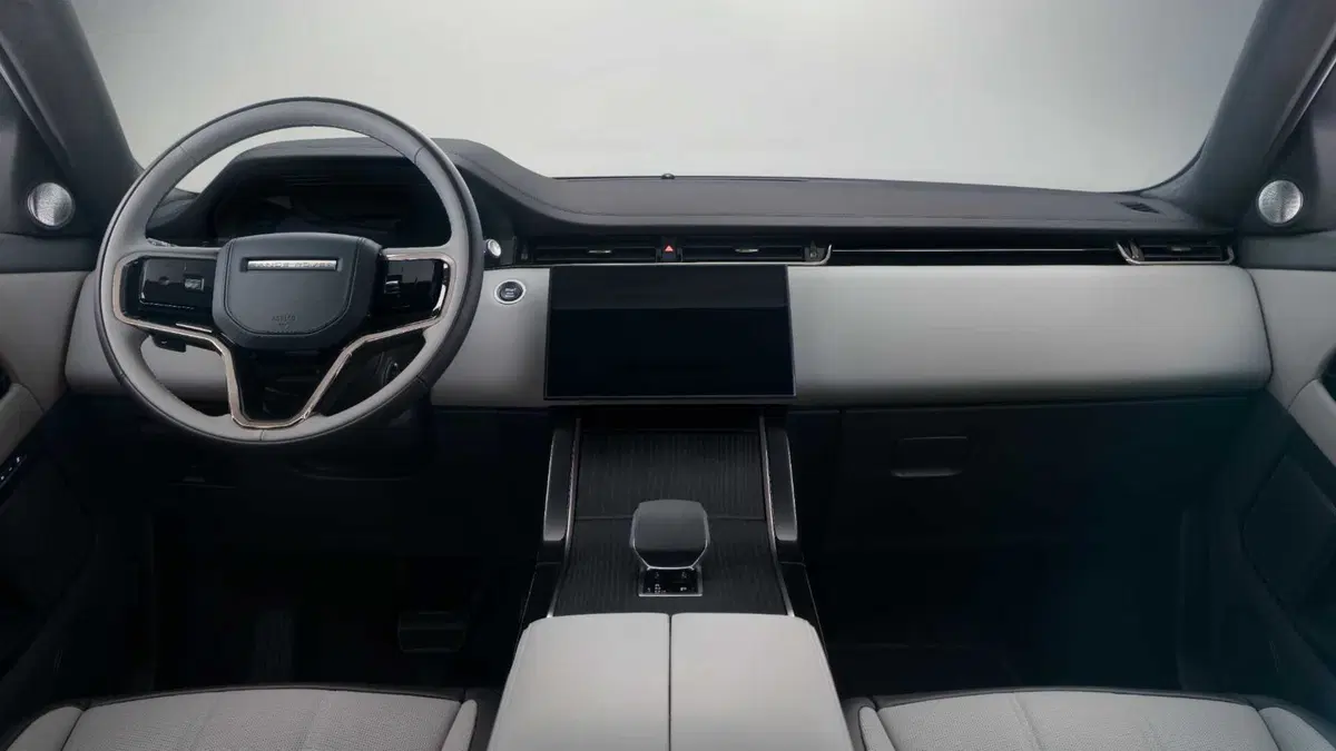 Range Rover Evoque 2023, arriva il restyling e molta tecnologia nell'abitacolo (17)