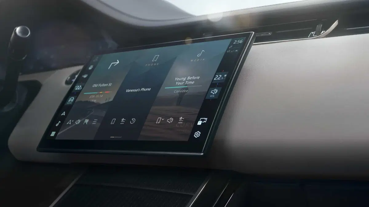 Range Rover Evoque 2023, arriva il restyling e molta tecnologia nell'abitacolo (19)
