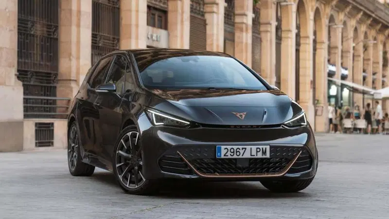 Cupra Born: versioni speciali per l'Italia, Impulse e Impulse+