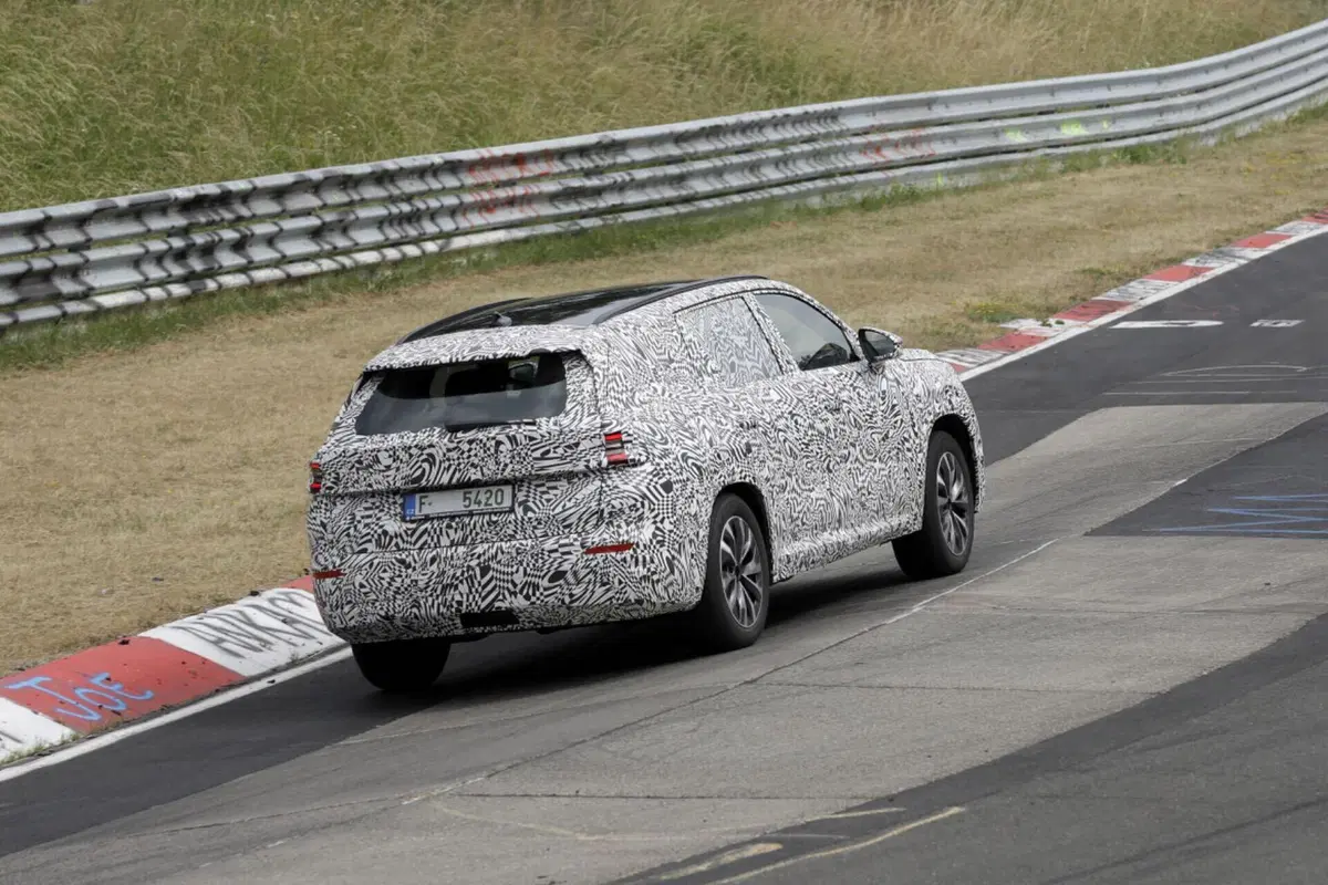 Skoda Kodiaq: arriva nel 2024, ecco la nuova generazione [Foto Spia] (3)