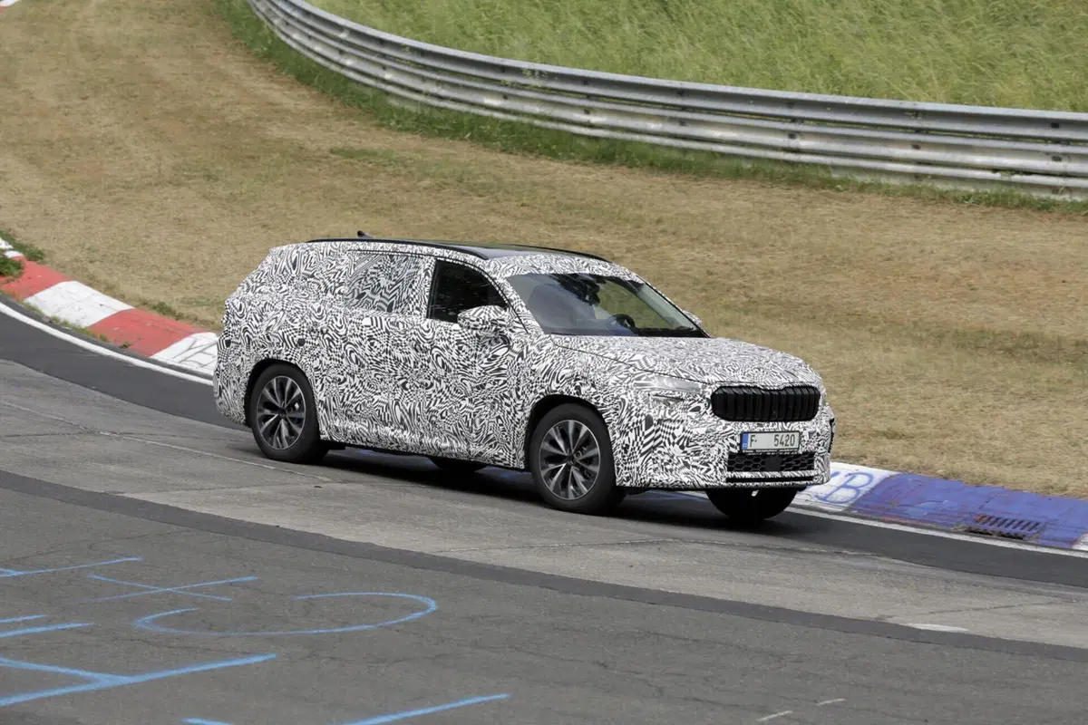 Skoda Kodiaq: arriva nel 2024, ecco la nuova generazione [Foto Spia] (4)