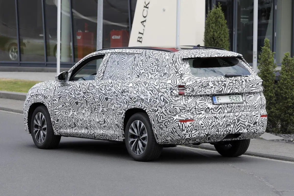 Skoda Kodiaq: arriva nel 2024, ecco la nuova generazione [Foto Spia] (6)