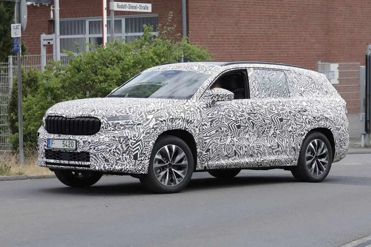 Skoda Kodiaq: arriva nel 2024, ecco la nuova generazione [Foto Spia] (9)