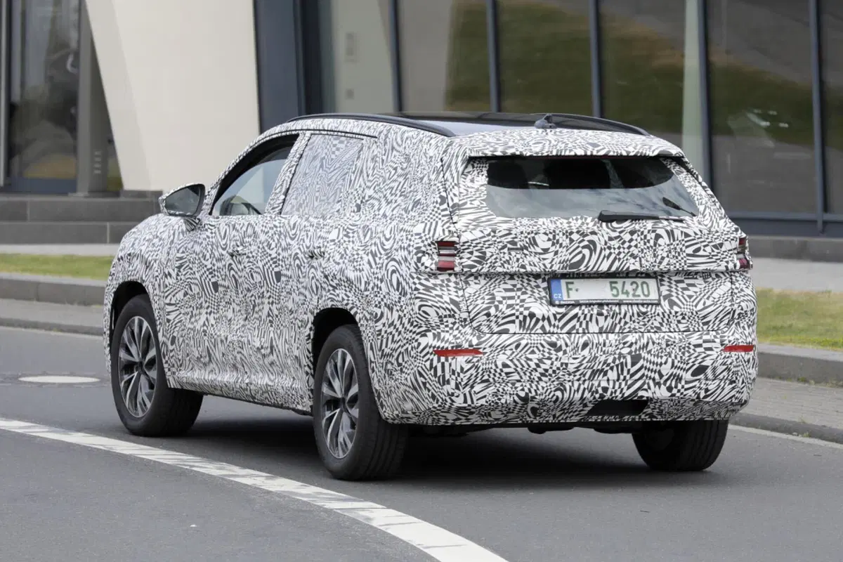 Skoda Kodiaq: arriva nel 2024, ecco la nuova generazione [Foto Spia] (8)