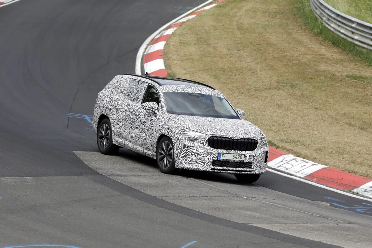 Skoda Kodiaq: arriva nel 2024, ecco la nuova generazione [Foto Spia] (12)