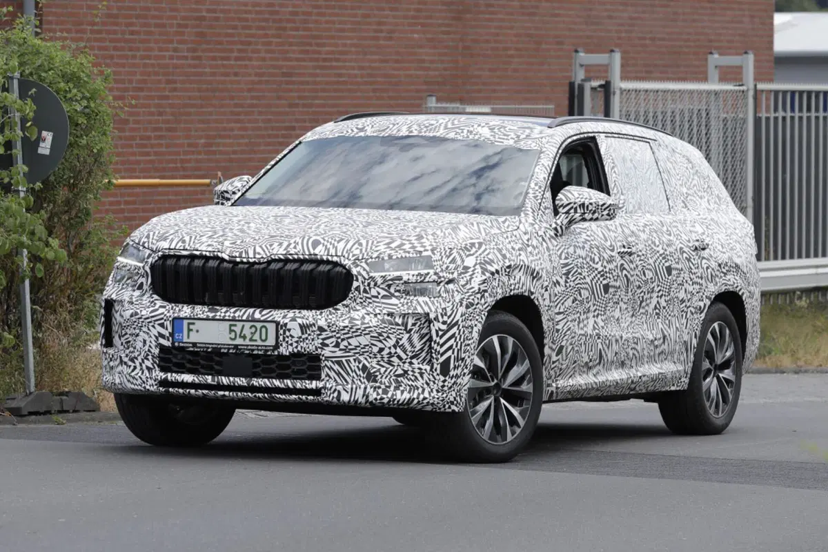Skoda Kodiaq: arriva nel 2024, ecco la nuova generazione [Foto Spia] (14)