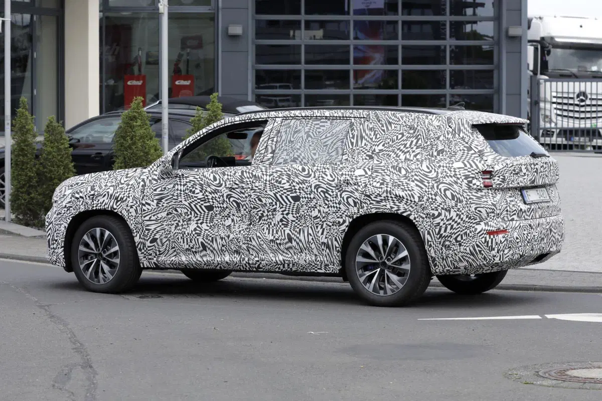 Skoda Kodiaq: arriva nel 2024, ecco la nuova generazione [Foto Spia] (16)