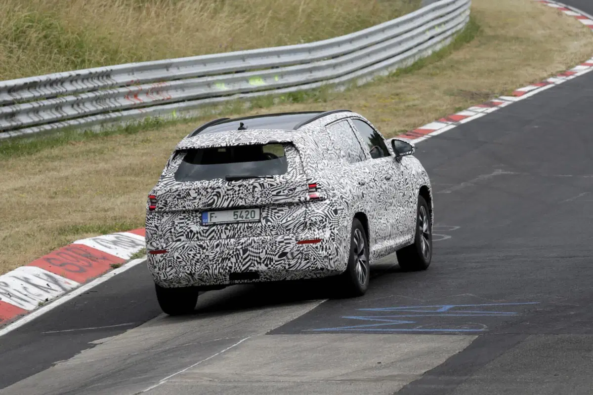 Skoda Kodiaq: arriva nel 2024, ecco la nuova generazione [Foto Spia] (19)